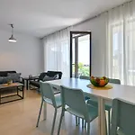Via Sunride - Twin Maisonette By The Sea Apartment